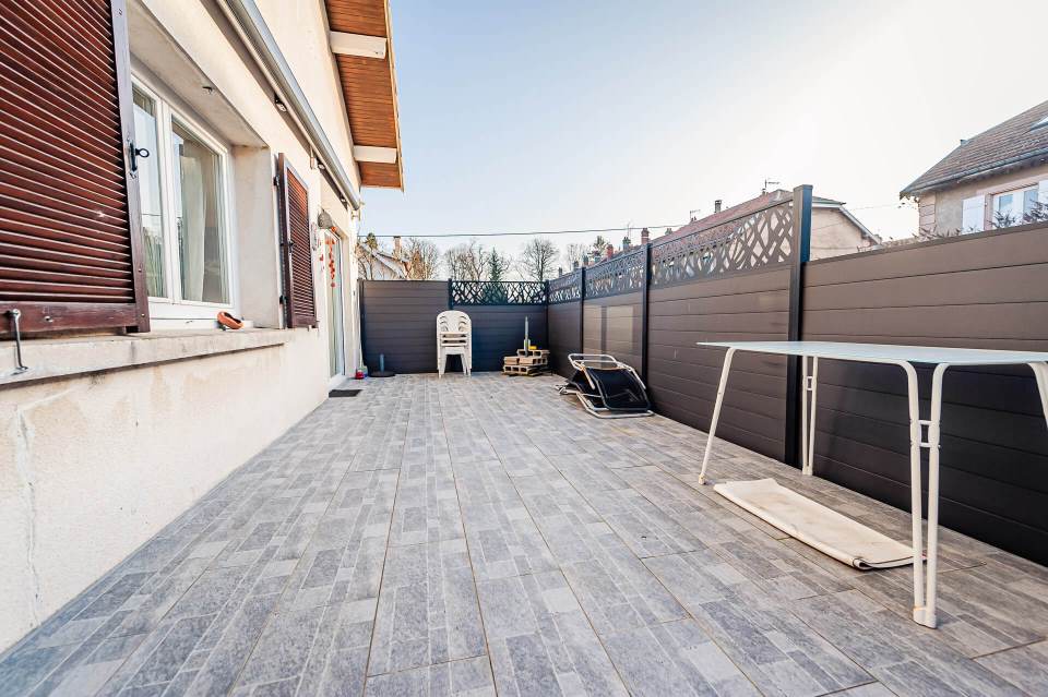 Est-il possible de carreler sur une terrasse en bois ?